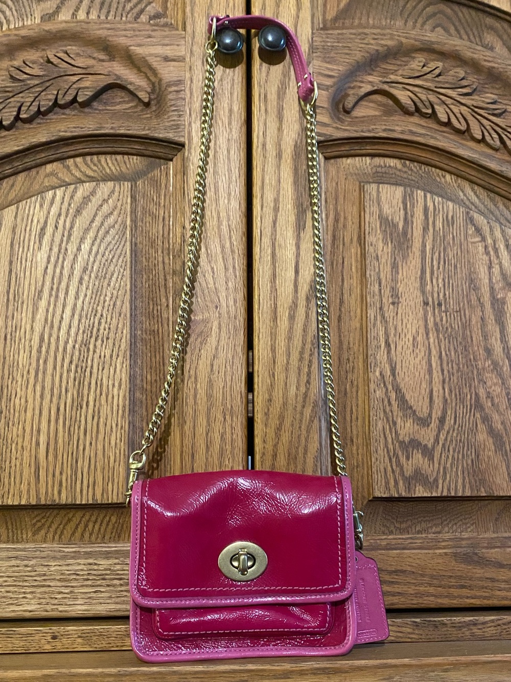 Coach Legacy turnlock pink & red patent leather mini crossbody bag w/ Gold Chain - Picture 2 of 11